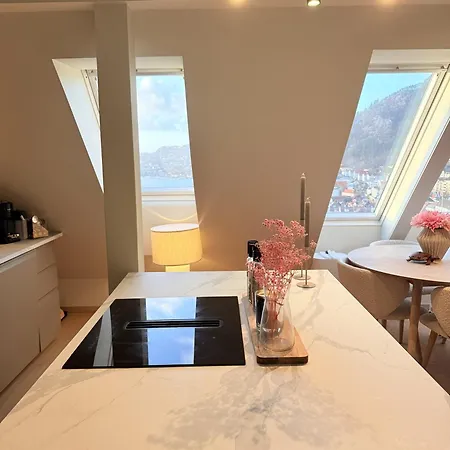 Floor With Stunning Fjord View - Walk To Bryggen Bergen